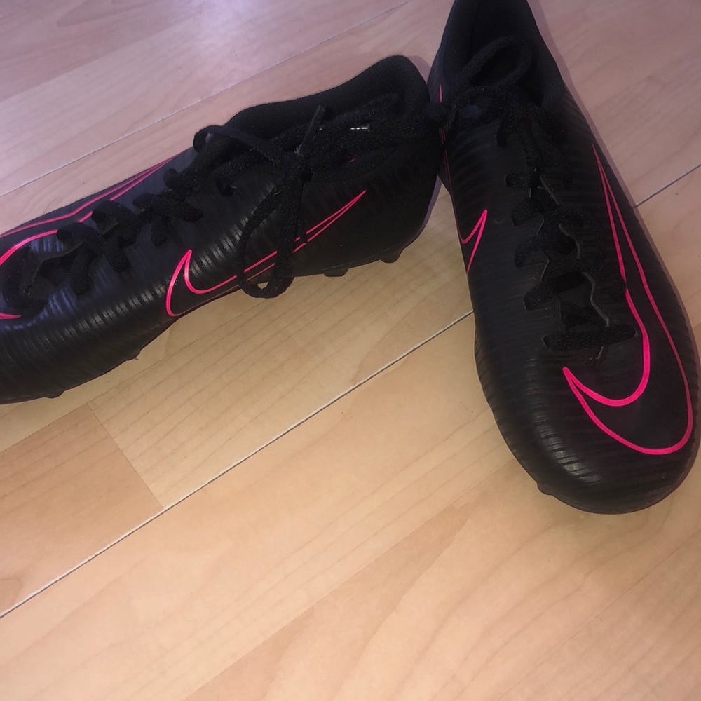 Girls Nike cleats 4.5Y